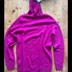 NWT Bloomingdale’s 100% Cashmere Turtleneck Magenta size S